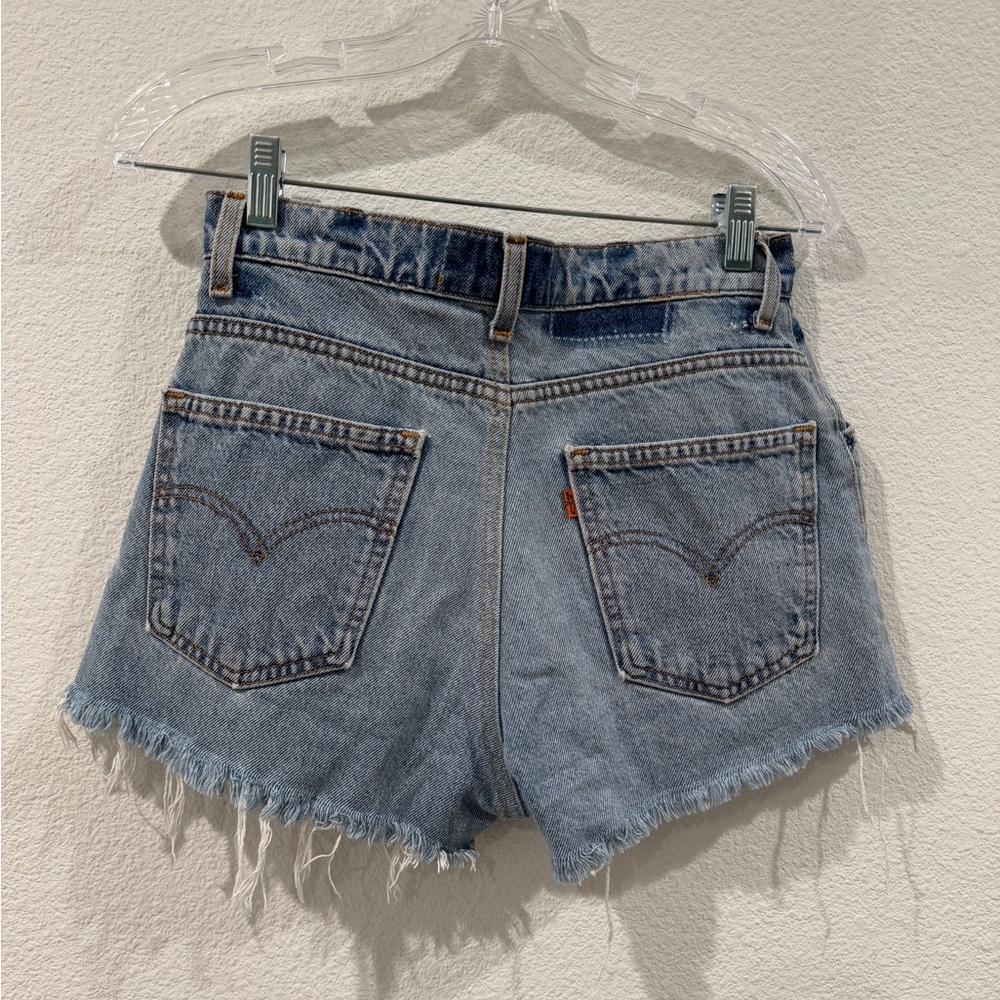 Levi’s Women’s Orange Tab Cut Off Distressed Denim Jean Daisy Duke Shorts 28